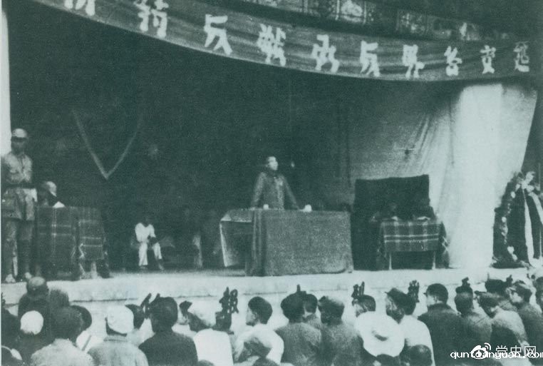 　　1946年7月26日，朱德在延安各界反对内战动员大会上发表讲话，号召全国人民团结起来，打退国民党军对解放区的进攻。