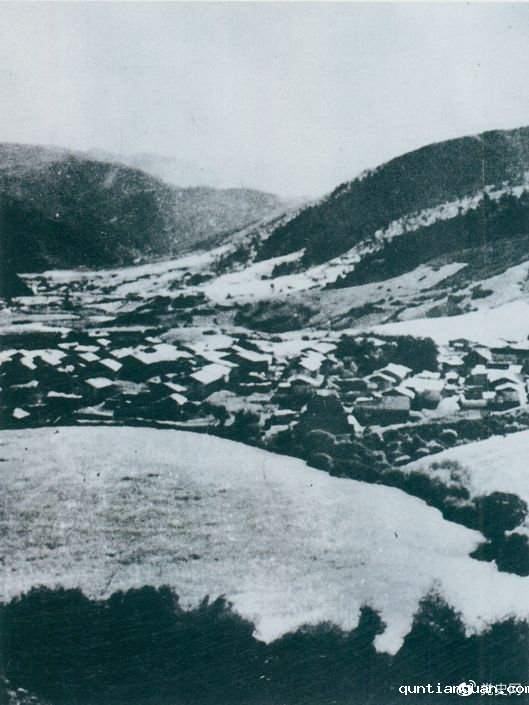 1935年8月20日，中共中央政治局在毛儿盖召开会议，作出了《关于目前战略方针之补充决定》，再次重申两河口会议关于北上的战略方针。图为毛儿盖。